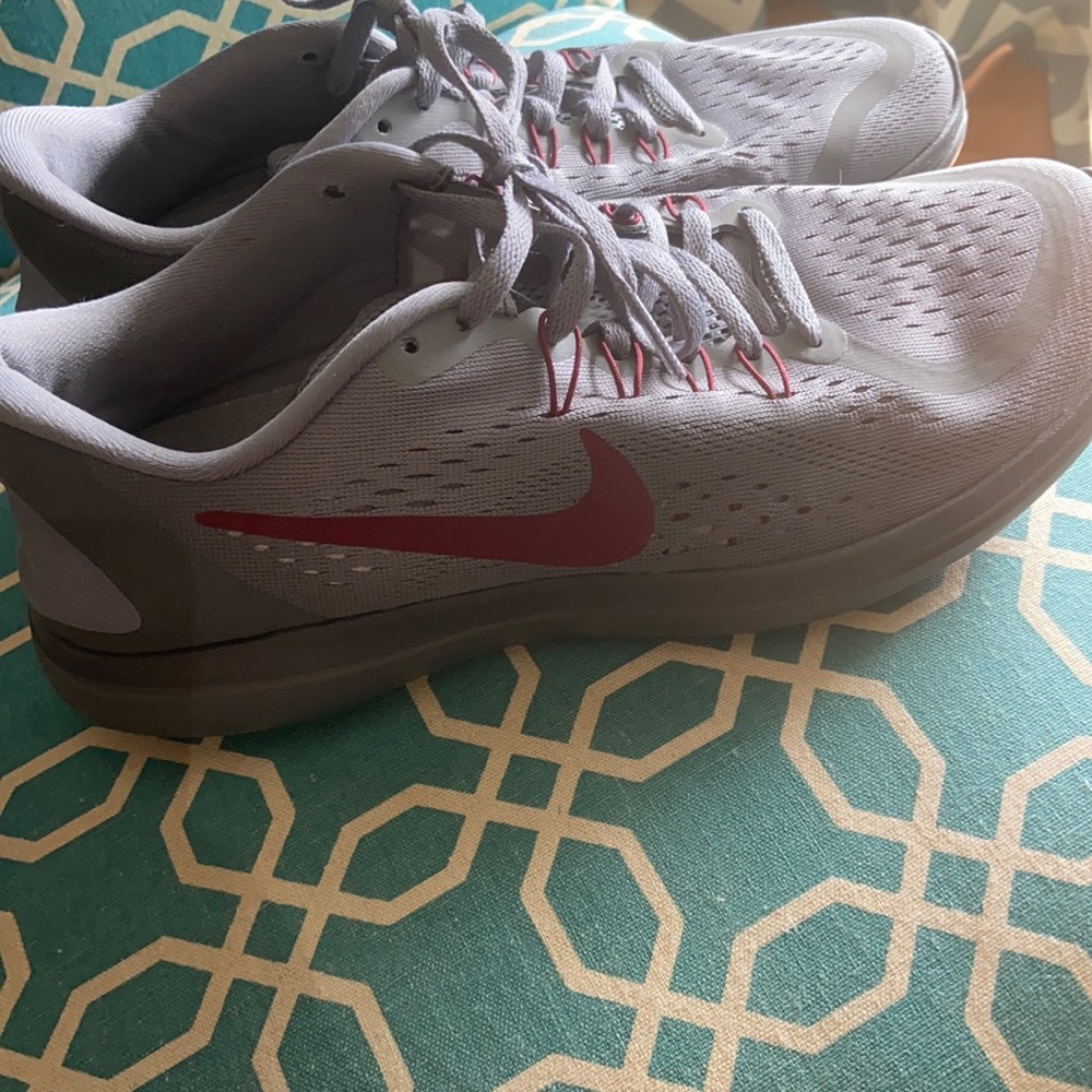 Nike Flex 2017 RN. New. Women Size: 6-10.